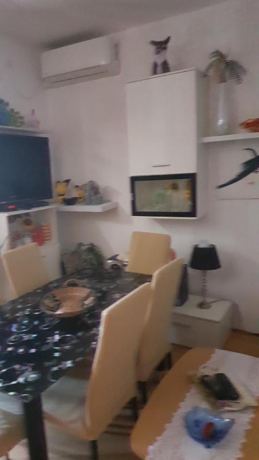 Vera Apartment Kampor Bagian luar foto