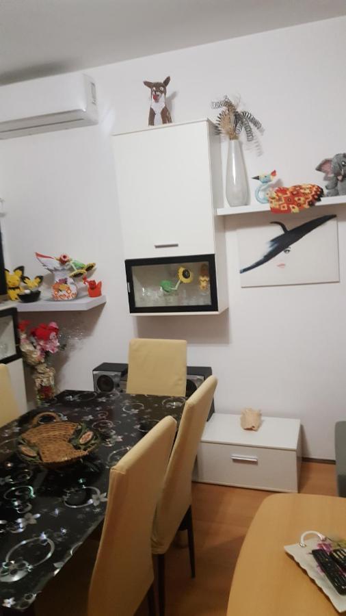 Vera Apartment Kampor Bagian luar foto