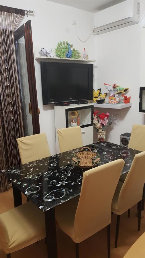 Vera Apartment Kampor Bagian luar foto