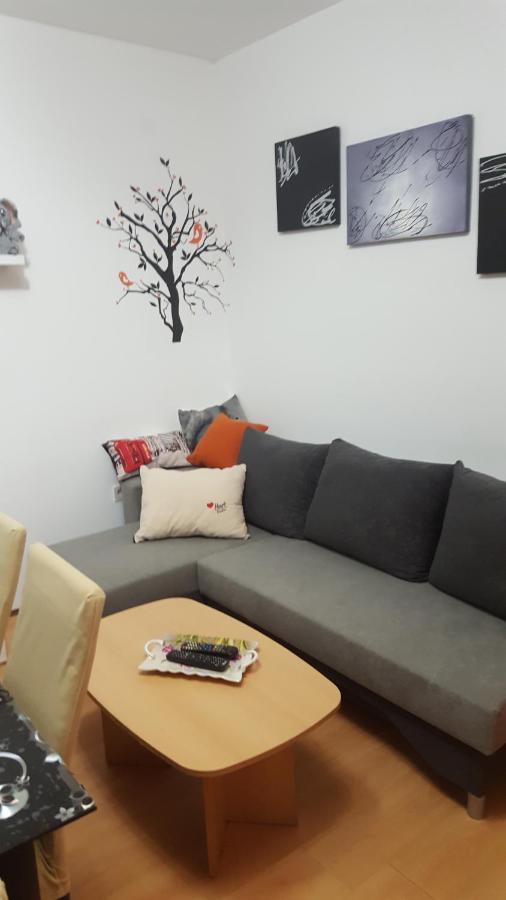 Vera Apartment Kampor Bagian luar foto