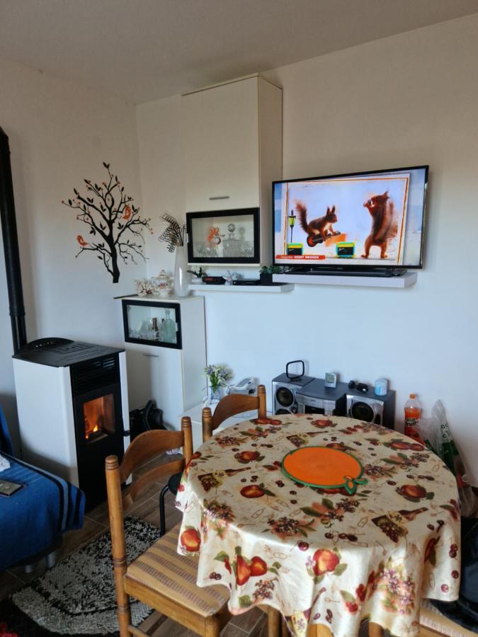 Vera Apartment Kampor Bagian luar foto