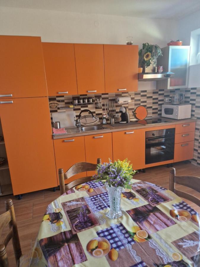 Vera Apartment Kampor Bagian luar foto