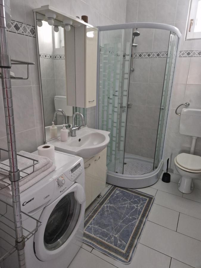 Vera Apartment Kampor Bagian luar foto
