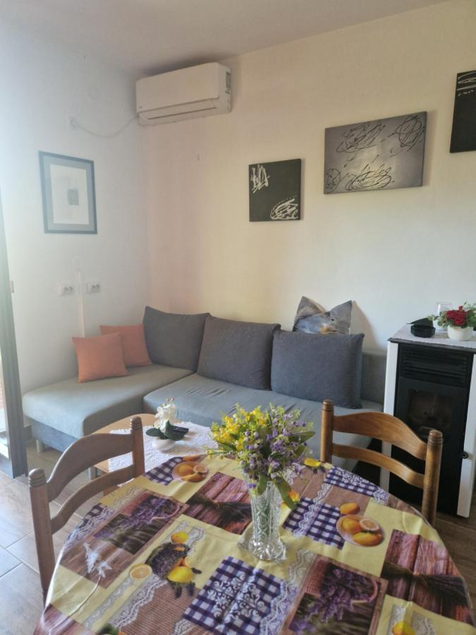 Vera Apartment Kampor Bagian luar foto