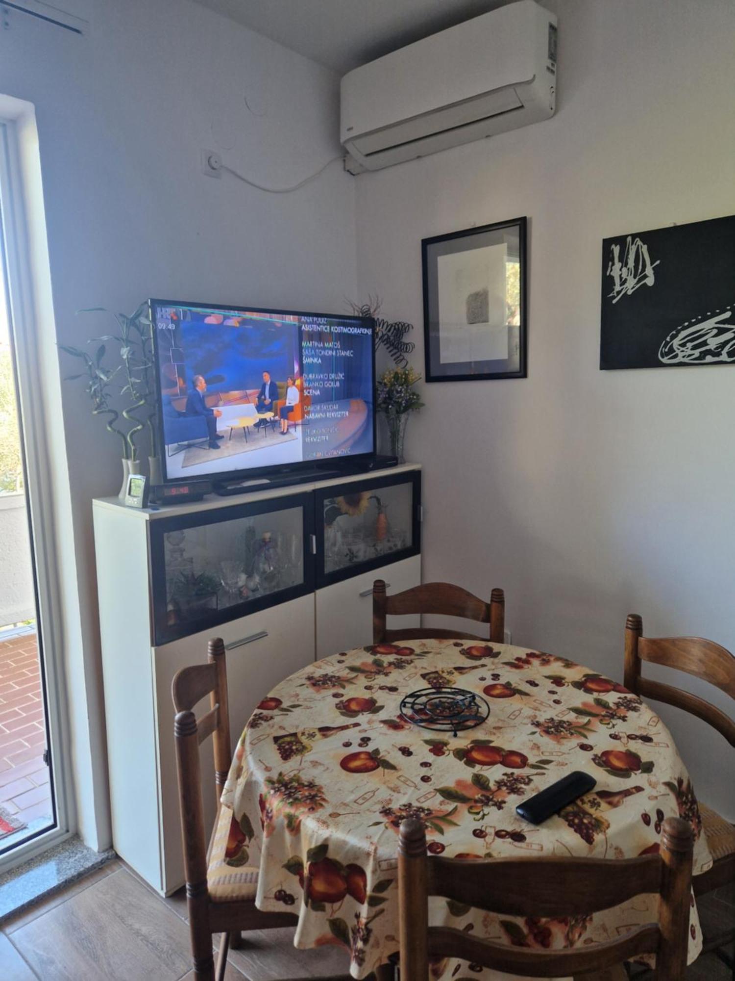Vera Apartment Kampor Bagian luar foto