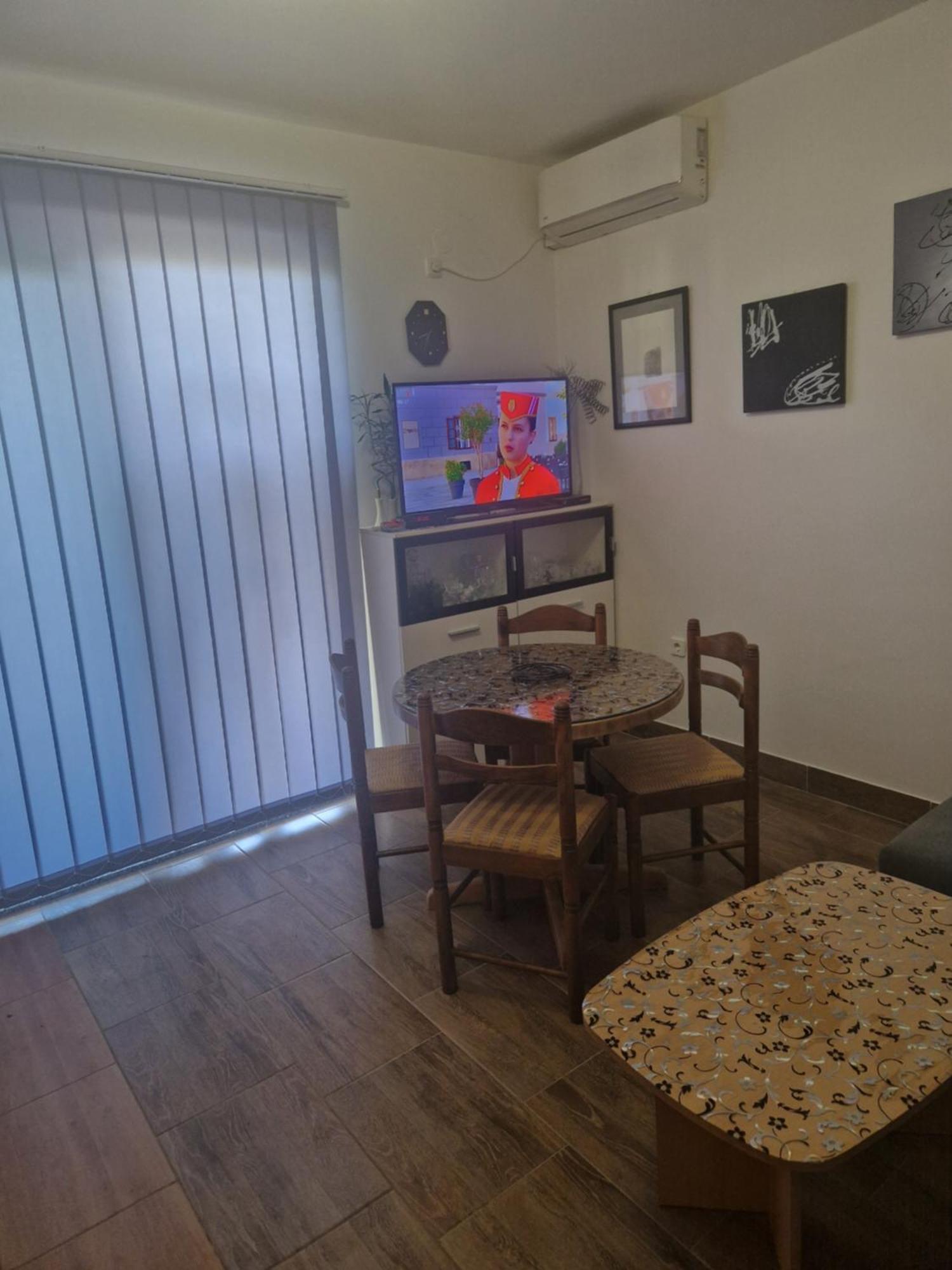 Vera Apartment Kampor Bagian luar foto