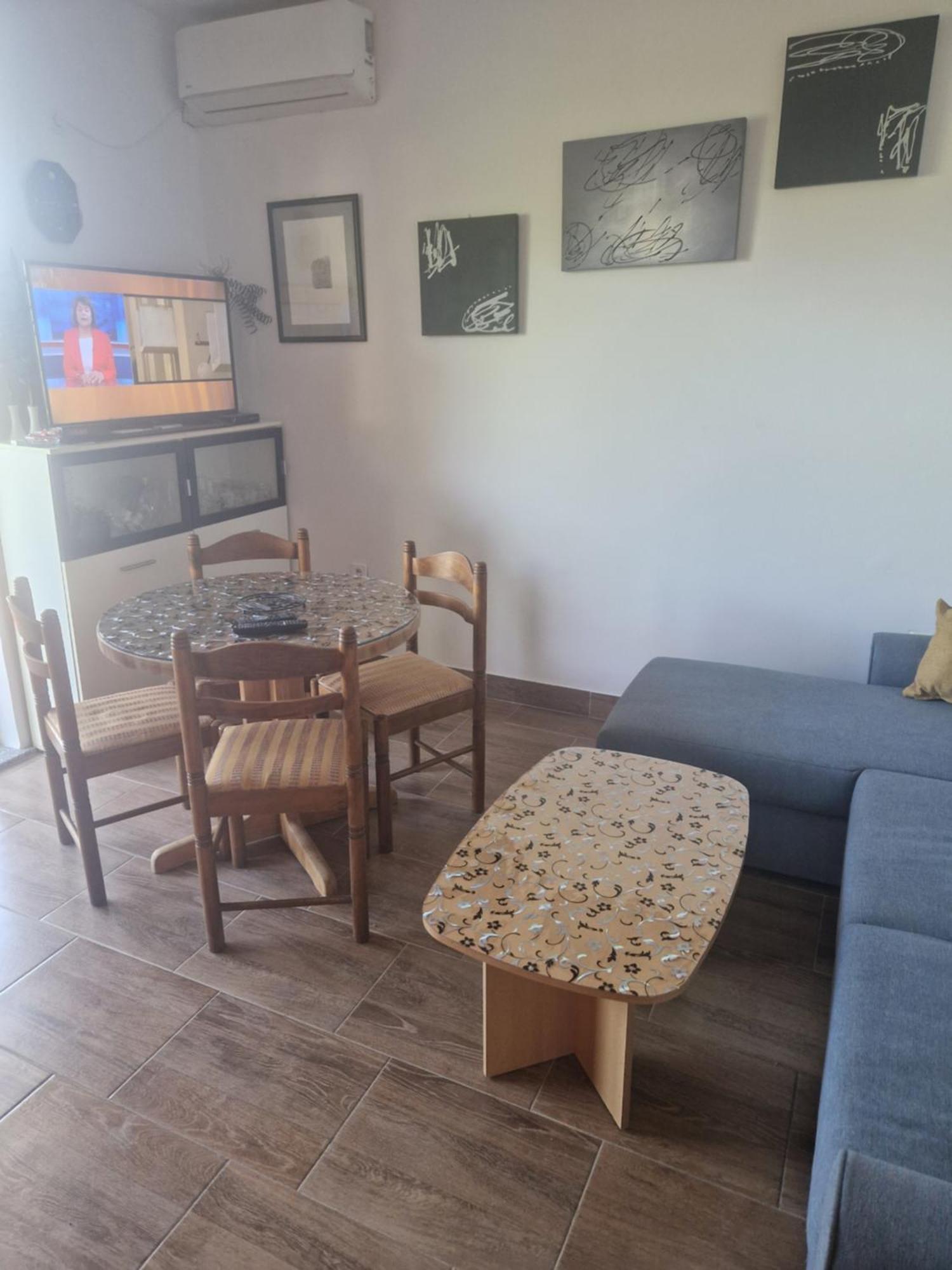 Vera Apartment Kampor Bagian luar foto