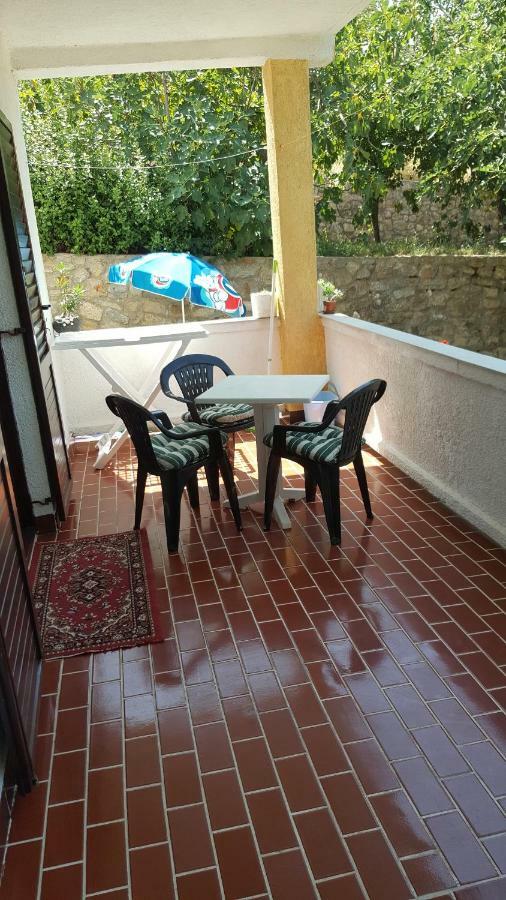 Vera Apartment Kampor Bagian luar foto