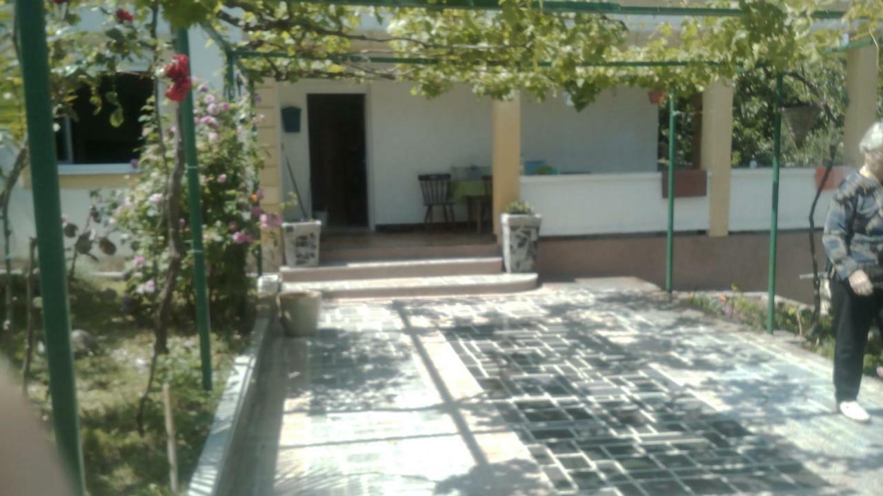 Vera Apartment Kampor Bagian luar foto