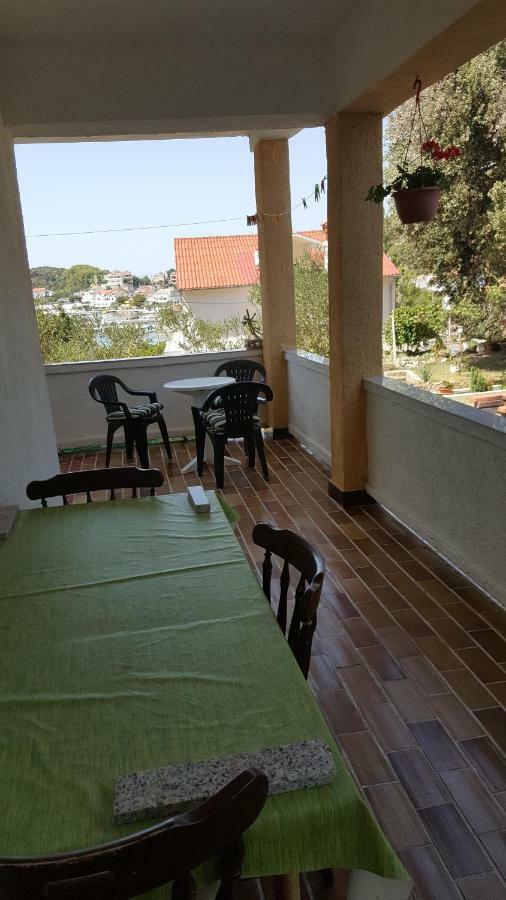 Vera Apartment Kampor Bagian luar foto