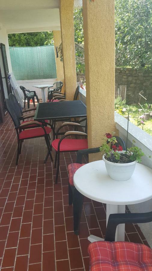 Vera Apartment Kampor Bagian luar foto